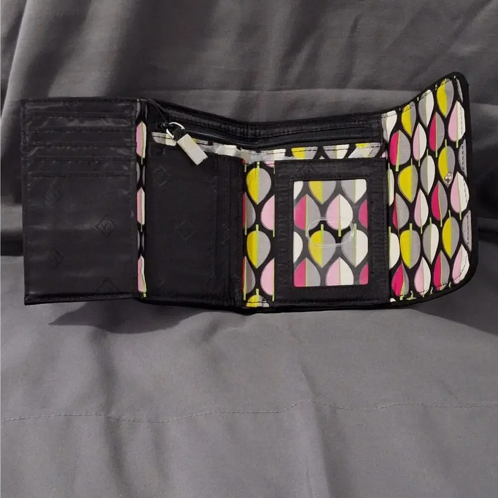 NWT Vera Bradley RFID Riley Compact Wallet - Classic Black (Leaf Interior) - Picture 4 of 8